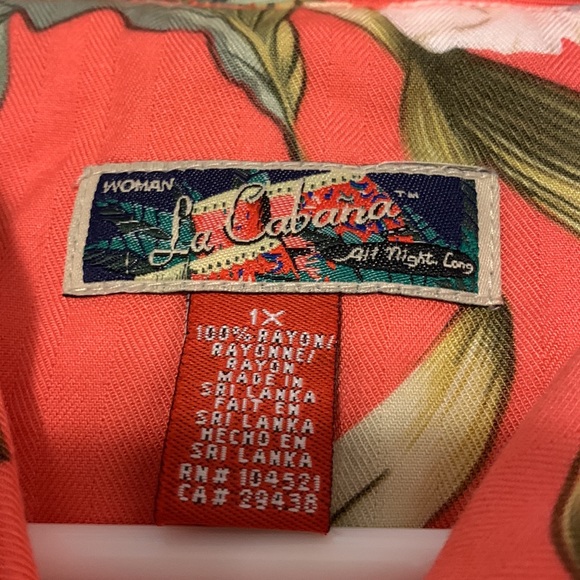 La Cabana woman’s button up short sleeve Hawaiian pattern shirt - Picture 4 of 4